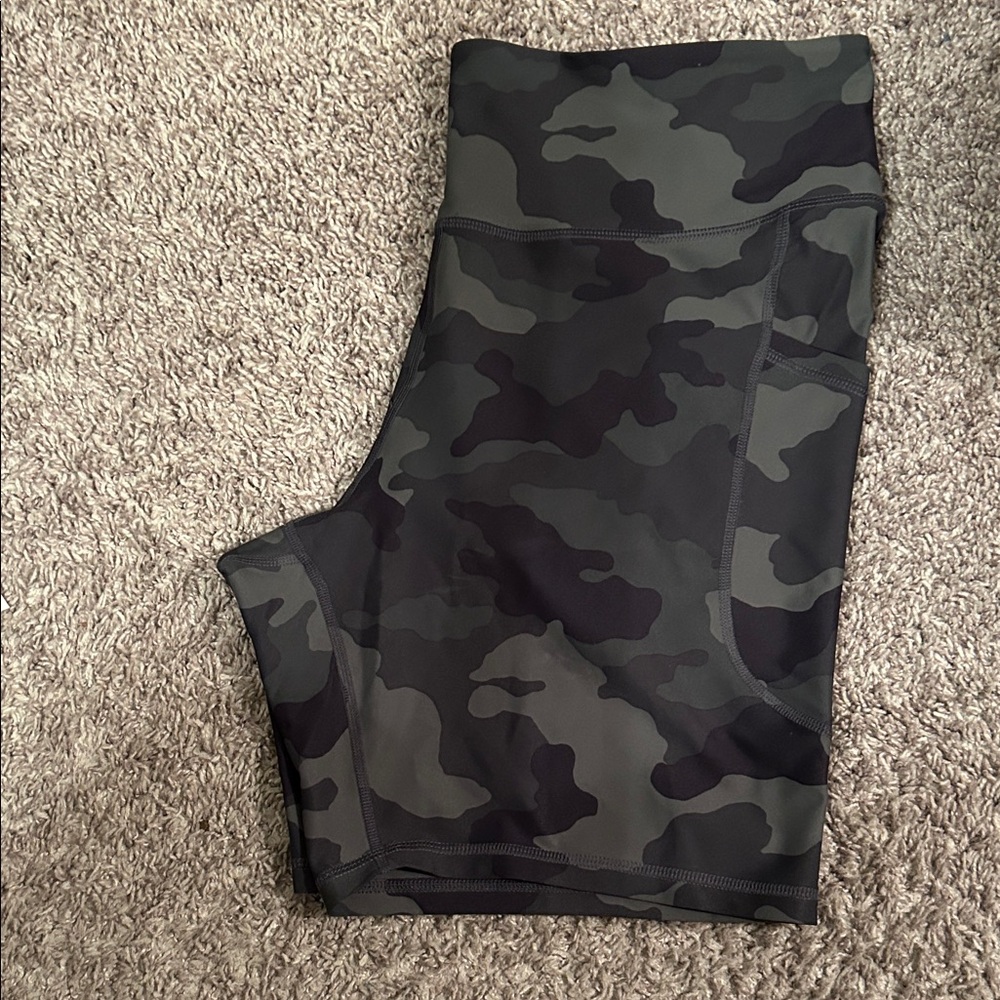Old Navy high rise camo print biker shorts